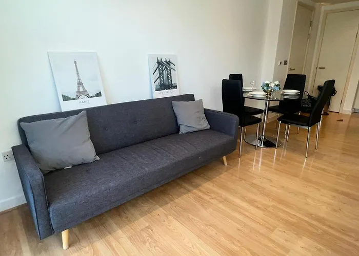 Canary Luxury Modern 1 Bedroom Apartment