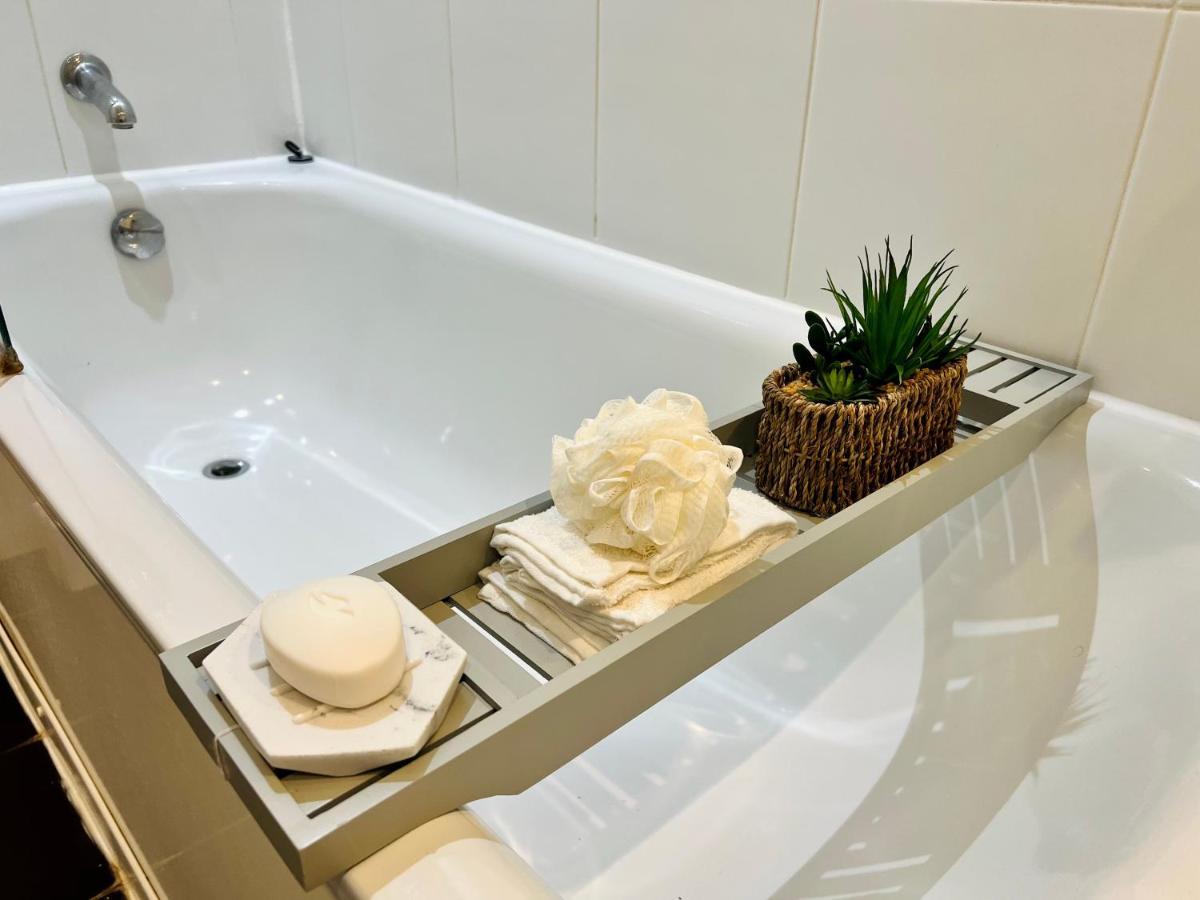 Апартаменты Canary Luxury Modern 1 Bedroom Лондон