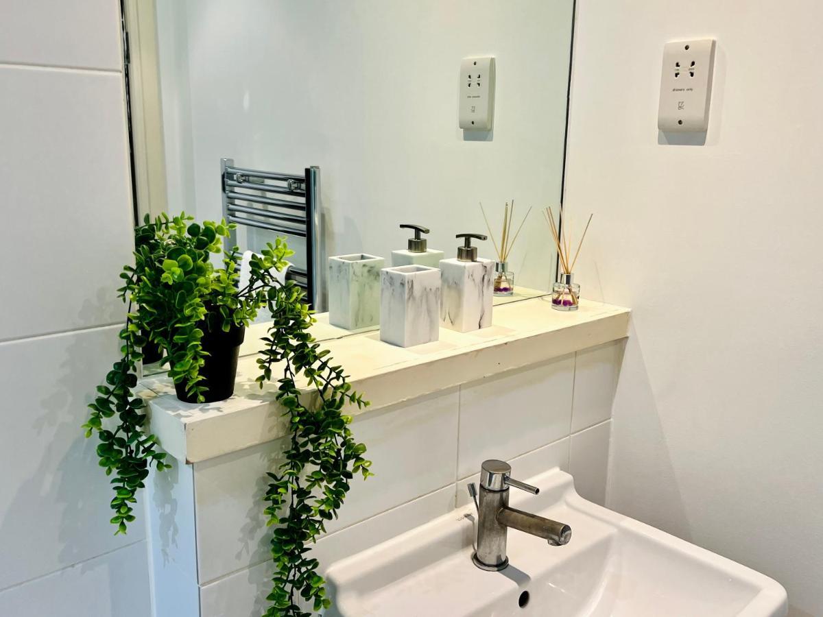 Apartment Canary Luxury Modern 1 Bedroom London