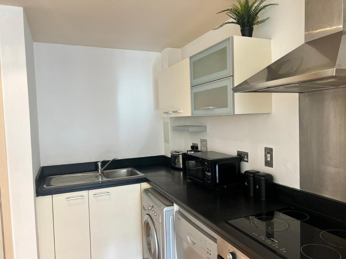Canary Luxury Modern 1 Bedroom Apartment London