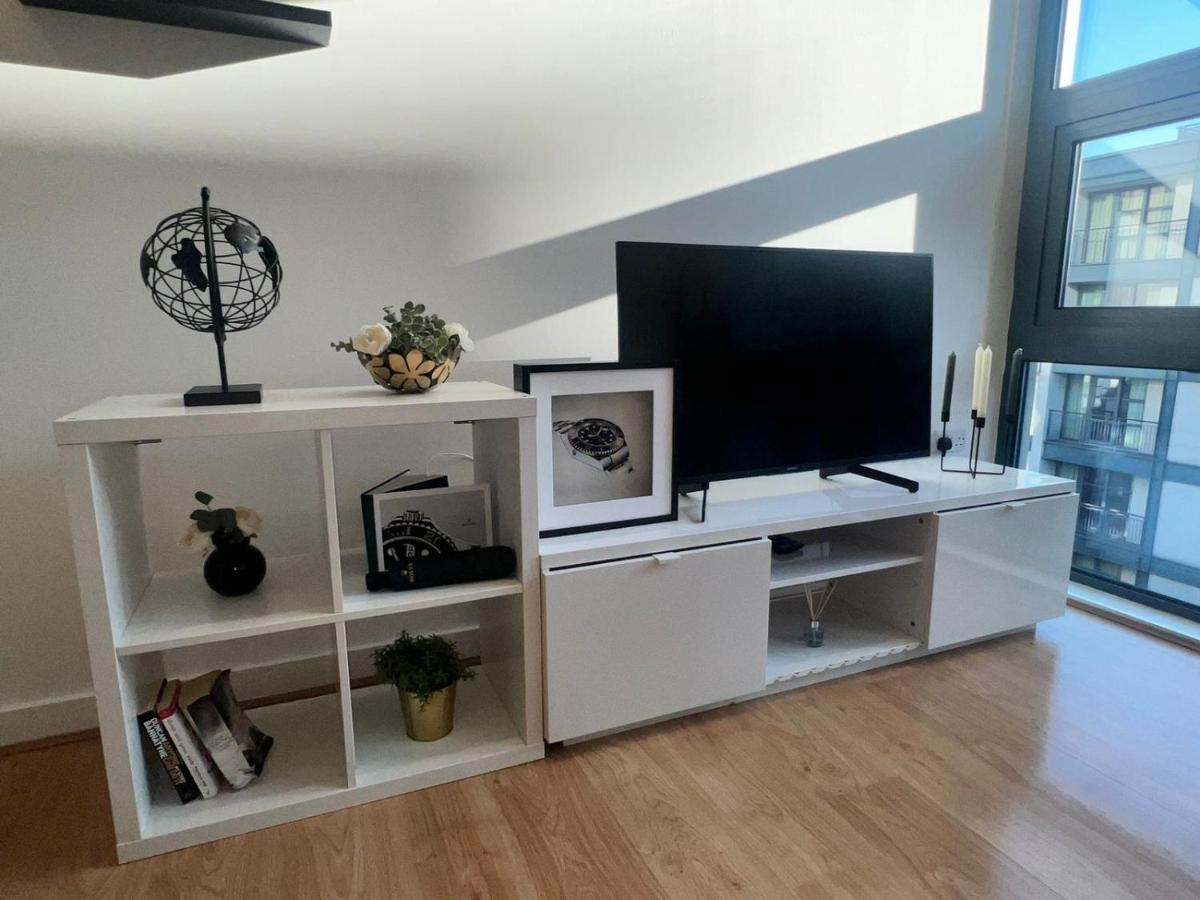 Апартаменты Canary Luxury Modern 1 Bedroom
